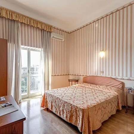Aquarium Hotel 2*
