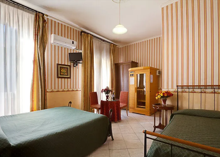 Otel Aquarium 2*